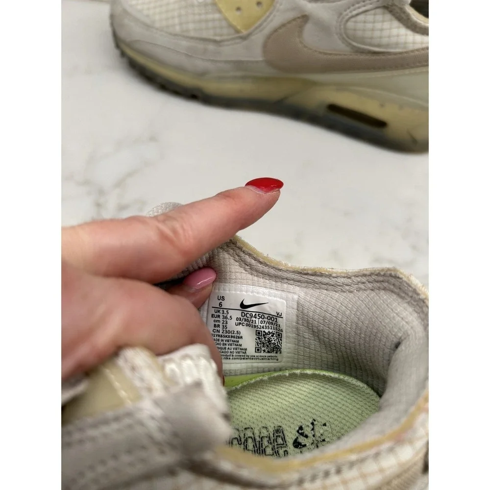 Nike Air Max 90 Terrascape Sneakers Women's Size 6 Light Bone Lace-Up DC9450-001
